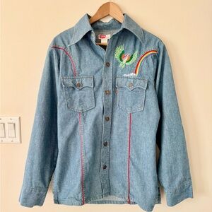Levi’s Vintage 70s Denim Western Shirt Embroidered‎ Bird Rainbow size Medium